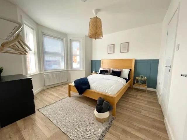 Bright&Spacious Central Apartment, SLEEPS 3 - Parking included