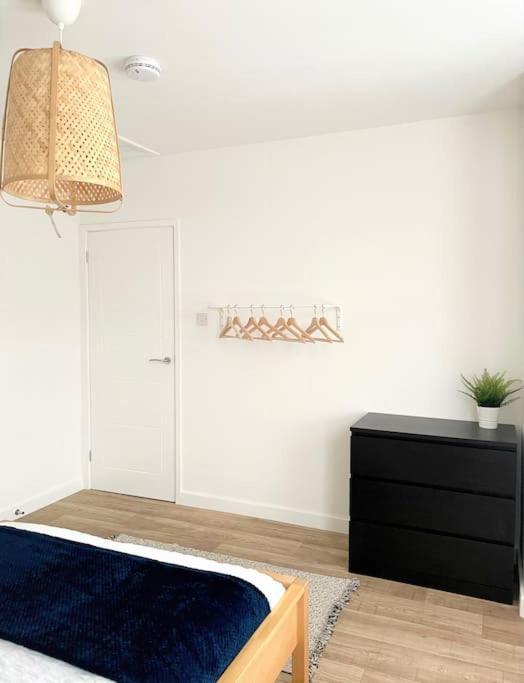 Bright&spacious Apartment, Sleeps 3 - Parking Included Apartamento Bournemouth