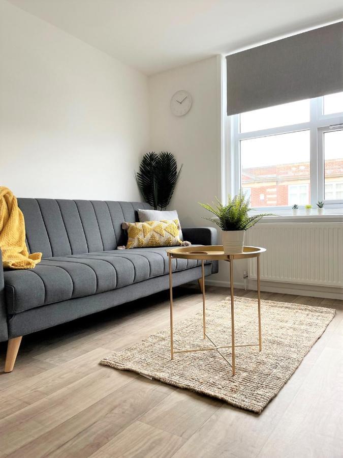Bright&spacious Apartment, Sleeps 3 - Parking Included