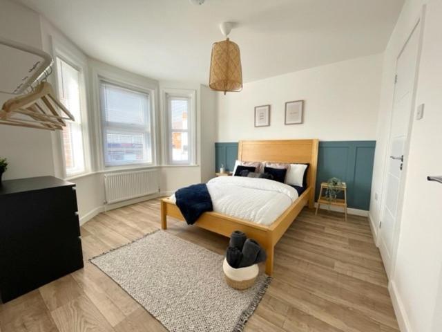 Bright&spacious Apartment, Sleeps 3 - Parking Included * Bournemouth